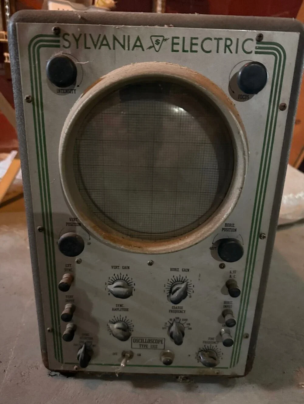 Sylvania Electric Oscilloscope Type 1322 Vintage TV-FM Sweep Signal Generator